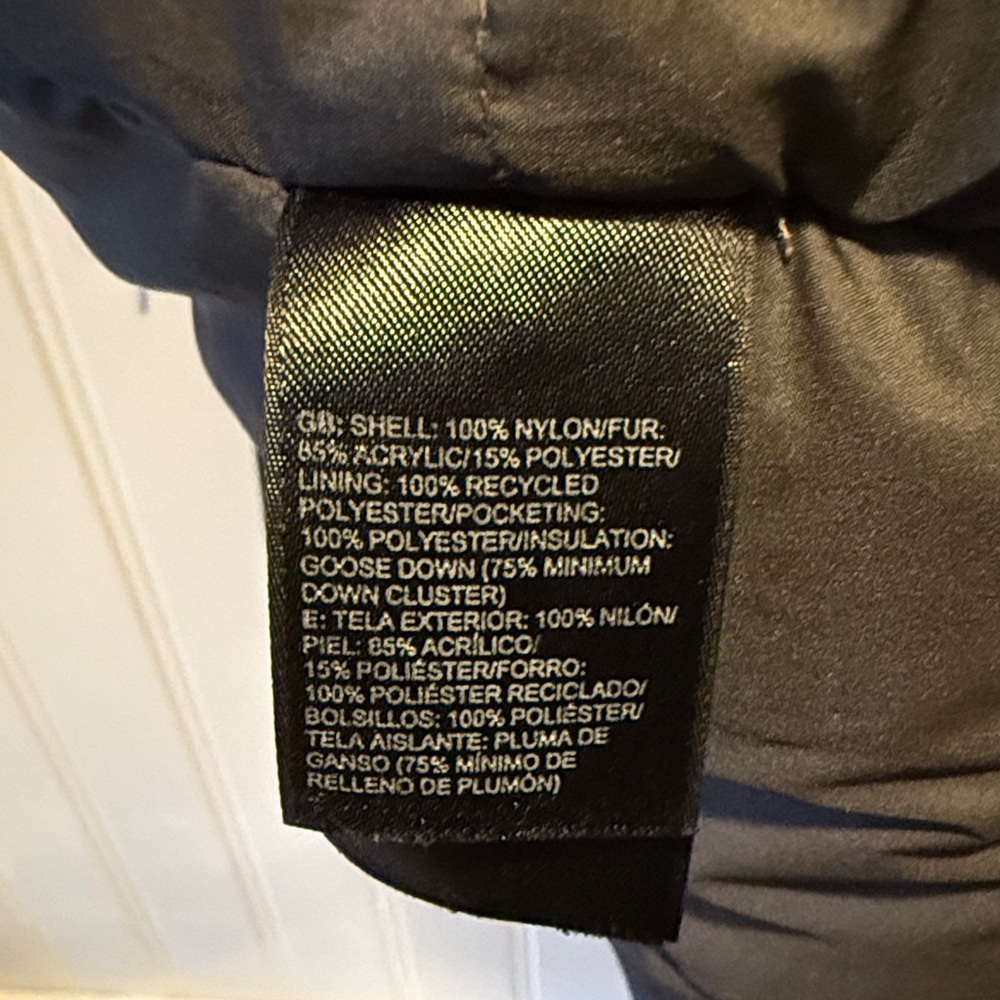 The North Face women’s navy M down puffer coat. EUC. - Picture 9 of 14